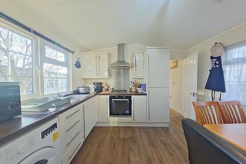 2 bedroom park home for sale, Grosvenor Avenue, Kings Langley WD4