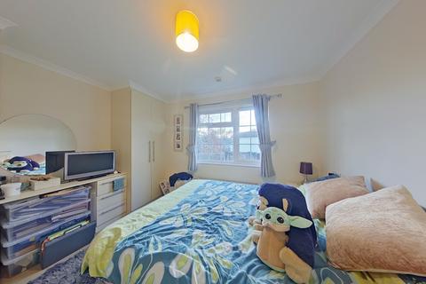 2 bedroom park home for sale, Grosvenor Avenue, Kings Langley WD4