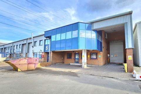 Warehouse to rent, Eskdale Rd Uxbridge UB8 2RT