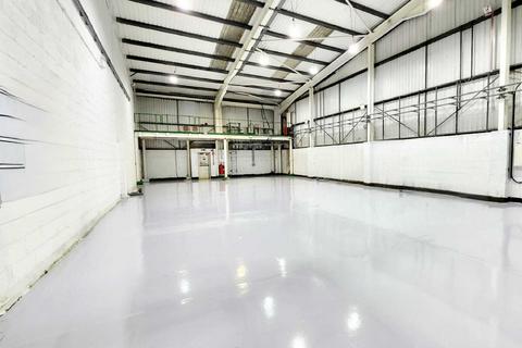 Warehouse to rent, Eskdale Rd Uxbridge UB8 2RT