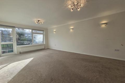 2 bedroom flat to rent, Chiltern Court, Station Road, New Barnet, EN5