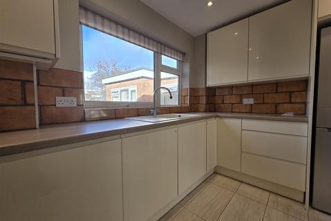 2 bedroom flat to rent, Chiltern Court, Station Road, New Barnet, EN5