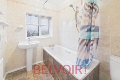 3 bedroom semi-detached house to rent, Pinfold Avenue, Norton le Moors, Stoke-on-Trent, ST6