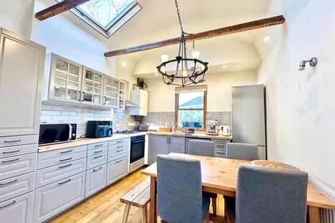 3 bedroom apartment to rent, London N3