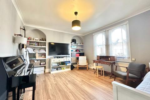 3 bedroom apartment to rent, London N3