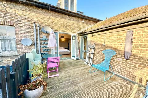 3 bedroom apartment to rent, London N3