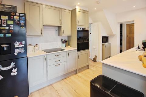 4 bedroom semi-detached house to rent, Bracondale Road, London