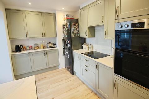 4 bedroom semi-detached house to rent, Bracondale Road, London