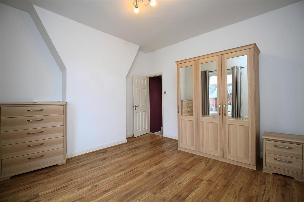 Main Bedroom..jpg