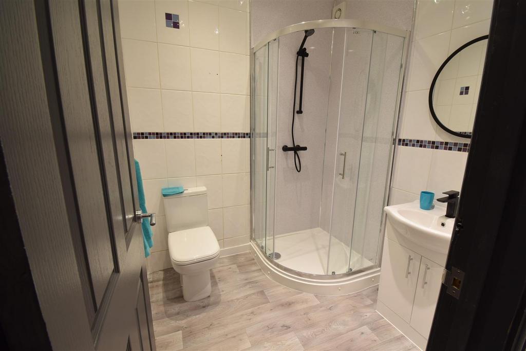 Bathroom 1.jpg