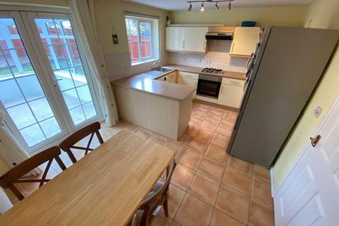 3 bedroom semi-detached house to rent, High Barns Close, Grange Park, Northampton NN4