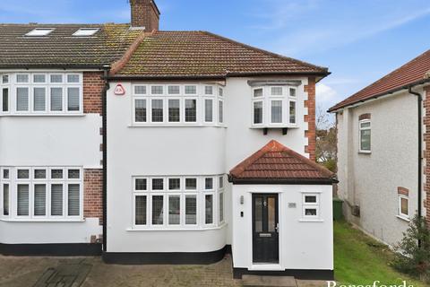 3 bedroom end of terrace house for sale, Stanley Avenue, Romford, RM2