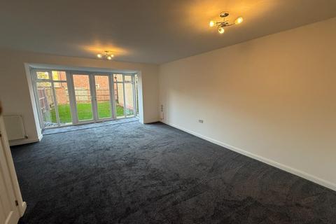 4 bedroom semi-detached house to rent, Wolverton