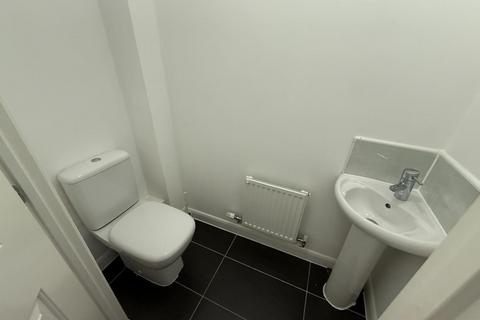 4 bedroom semi-detached house to rent, Wolverton