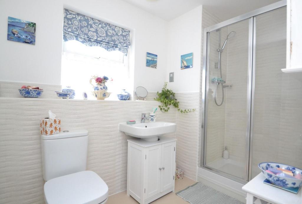 Ensuite.JPG