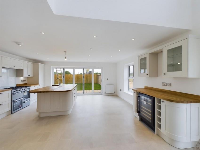5 bed kitchen 3.jpg