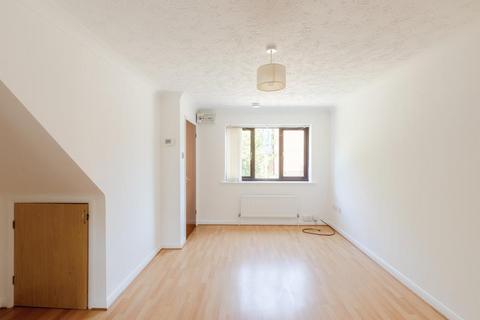 2 bedroom terraced house to rent, Meadow Way, Bristol BS32