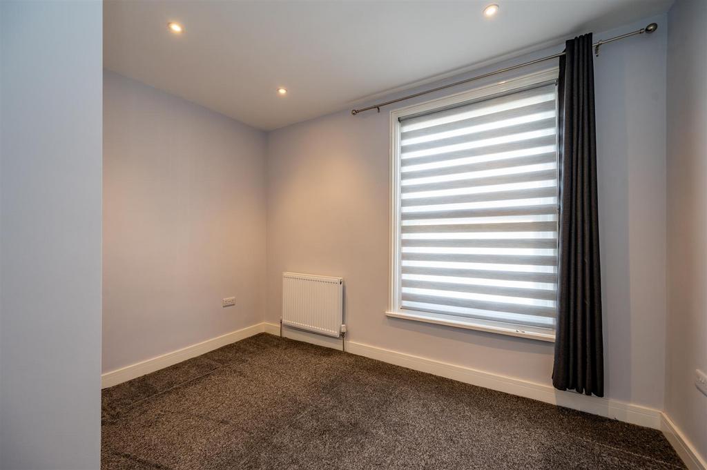 96 Esslemont Road 23 15.jpg