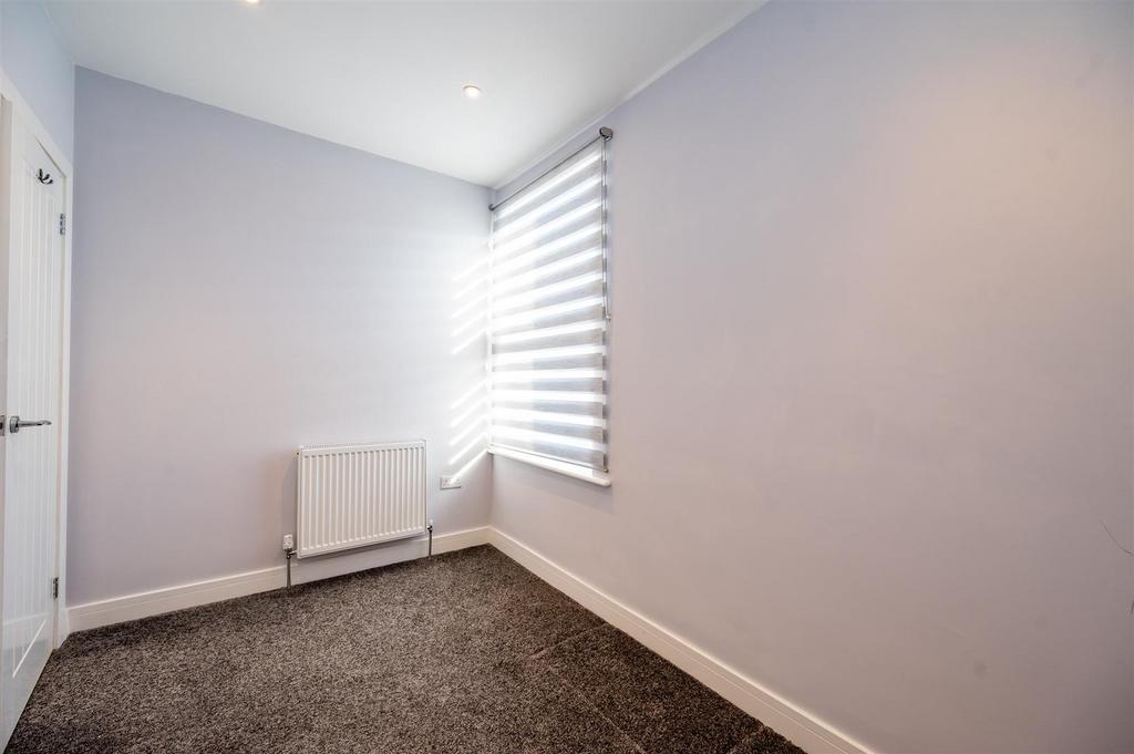 96 Esslemont Road 23 19.jpg