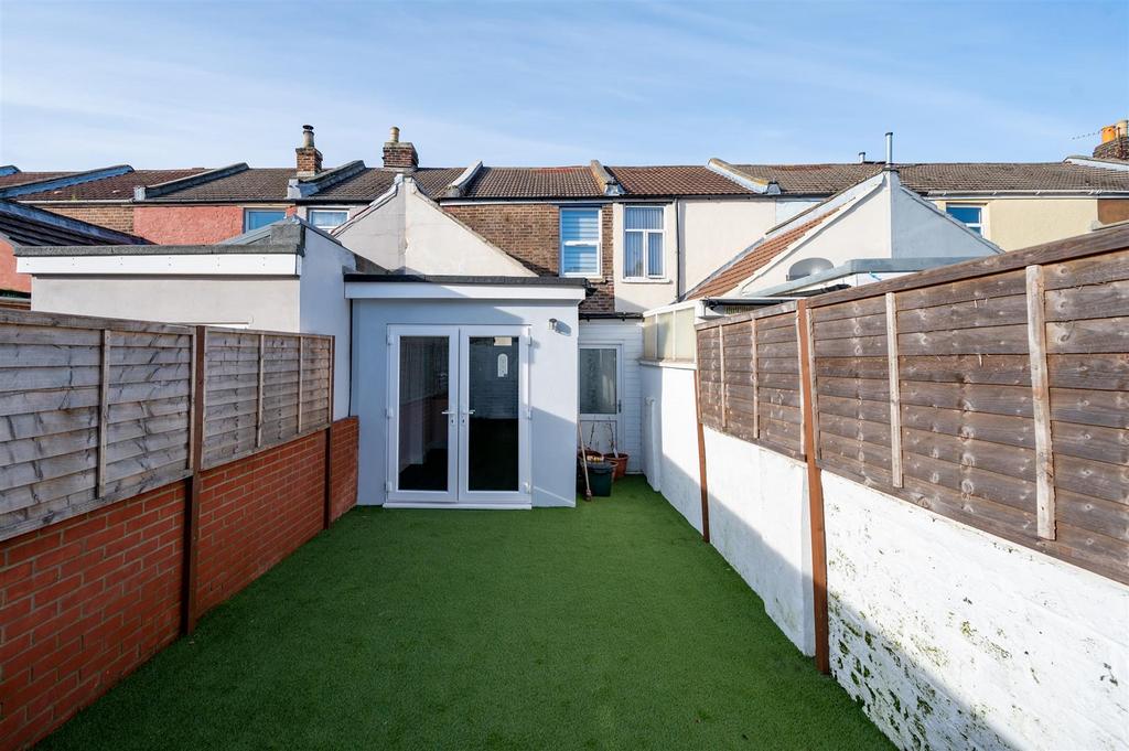 96 Esslemont Road 23 6.jpg