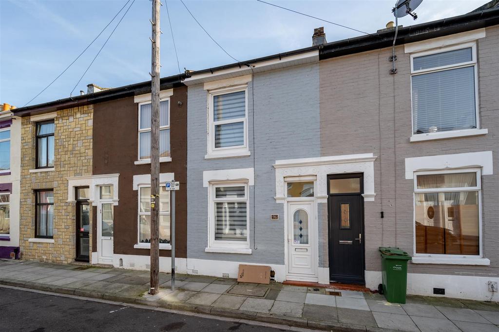 96 Esslemont Road 23 2.jpg