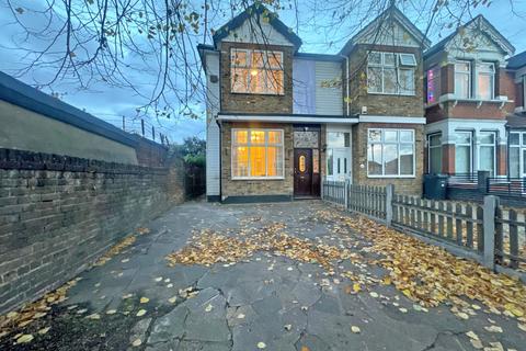 Arlington Gardens, Ilford, Essex, IG1