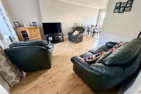 3 bedroom semi-detached house for sale, Salisbury Drive, Nuneaton