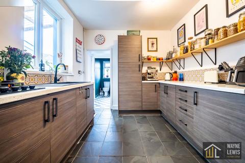 4 bedroom terraced house for sale, Niagara Street, Pontypridd, CF37 1BP
