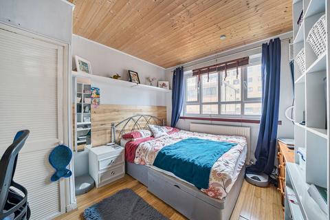 3 bedroom flat to rent, Green Lanes, Stoke Newington, London, N4