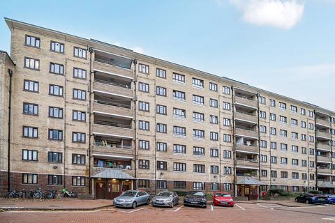 3 bedroom flat to rent, Green Lanes, Stoke Newington, London, N4