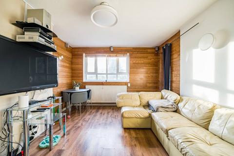 3 bedroom flat to rent, Green Lanes, Stoke Newington, London, N4