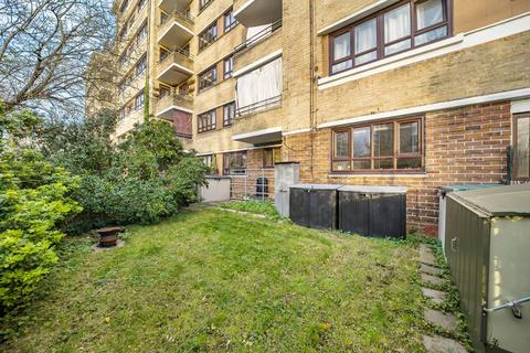 3 bedroom flat to rent, Green Lanes, Stoke Newington, London, N4