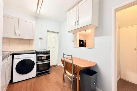 2 bedroom end of terrace house to rent, Colchester Road, Edgware