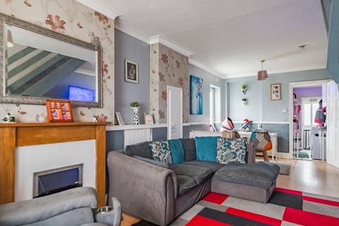 3 bedroom end of terrace house for sale, Waveney Road, Great Yarmouth