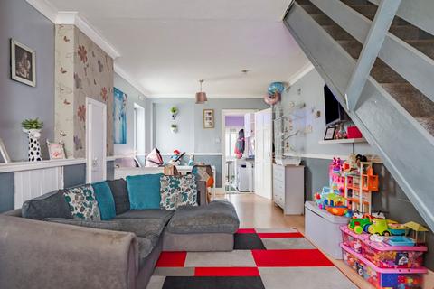 3 bedroom end of terrace house for sale, Waveney Road, Great Yarmouth