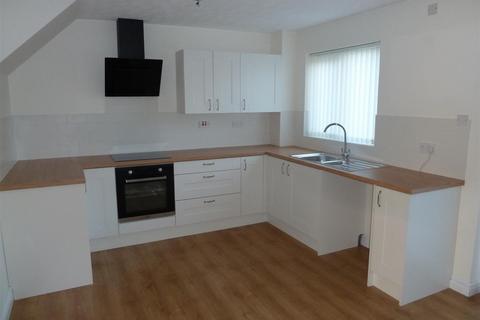 3 bedroom semi-detached house to rent, Carne View Road, Probus