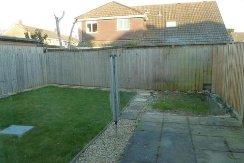 3 bedroom semi-detached house to rent, Carne View Road, Probus
