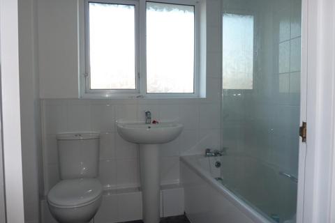 3 bedroom semi-detached house to rent, Carne View Road, Probus
