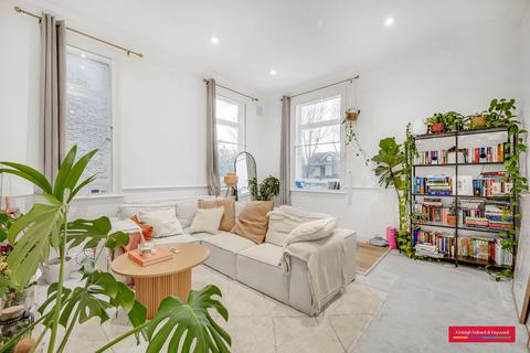 2 bedroom flat to rent, Belsize Crescent, London, NW3