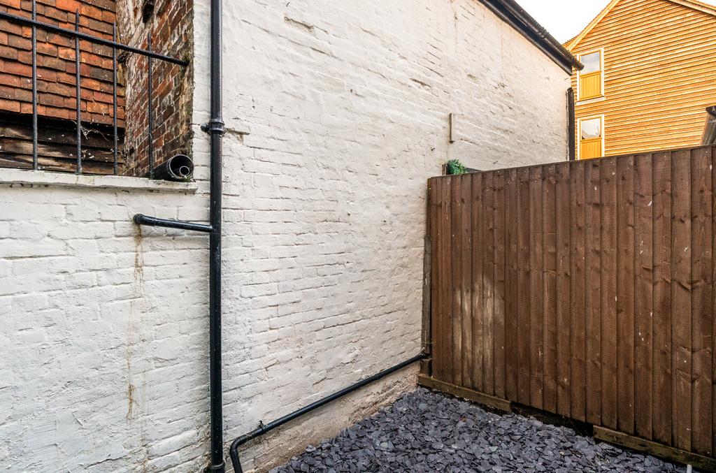 1382996-4-691f05c...