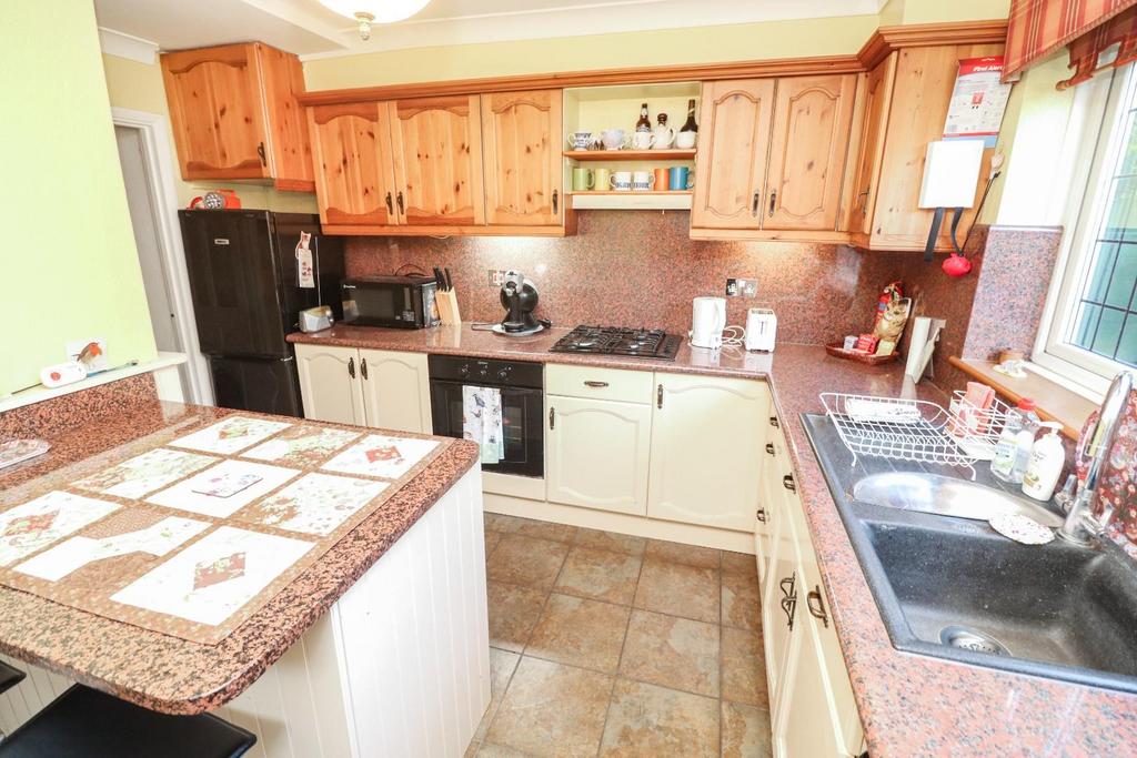 Kitchen / Breakfast Room