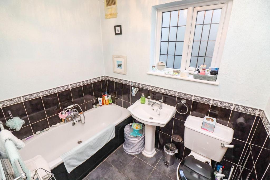 Ground Floor Bathroom / WC