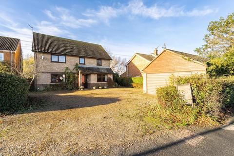 4 bedroom detached house for sale, Dereham Road, Watton