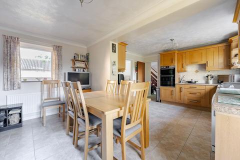 4 bedroom detached house for sale, Dereham Road, Watton