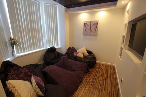 6 bedroom house to rent, Ruskin Avenue, Manchester M14