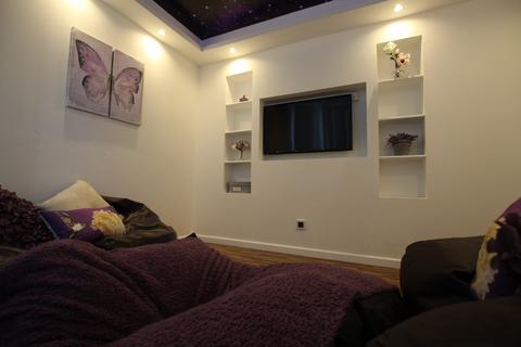 6 bedroom house to rent, Ruskin Avenue, Manchester M14