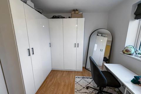 2 bedroom flat for sale, Lockwood Court, Borehamwood