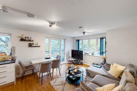 2 bedroom flat for sale, Lockwood Court, Borehamwood