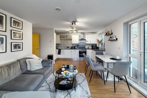 2 bedroom flat for sale, Lockwood Court, Borehamwood