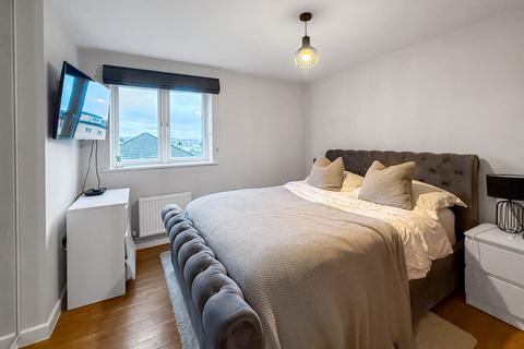 2 bedroom flat for sale, Lockwood Court, Borehamwood